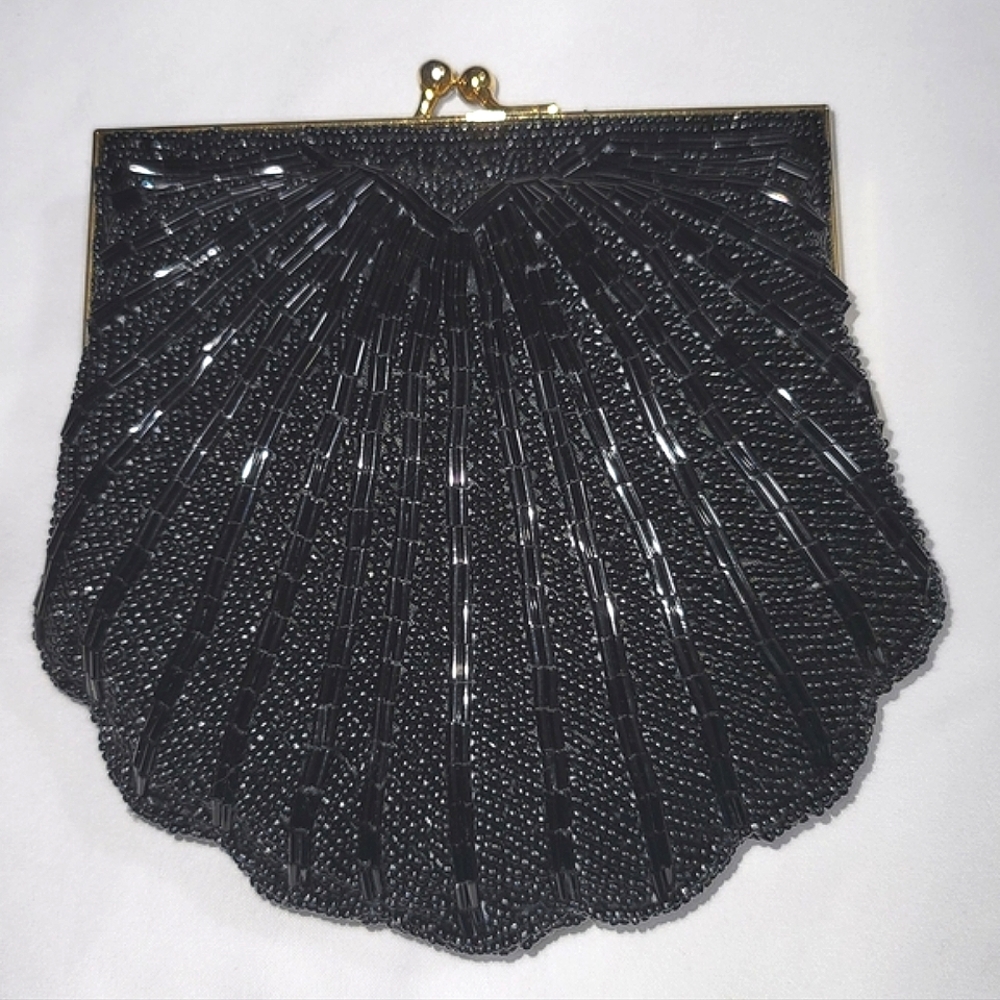 Parisian Signature beaded shell shaped evening bag